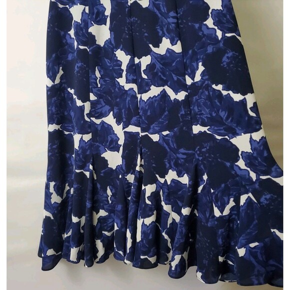 Talbots Petites Size 8P Dress Blue White Floral Lined Fit & Flare - Picture 5 of 9